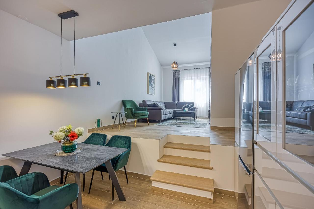Sara Luxury In Center Appartement Poreč